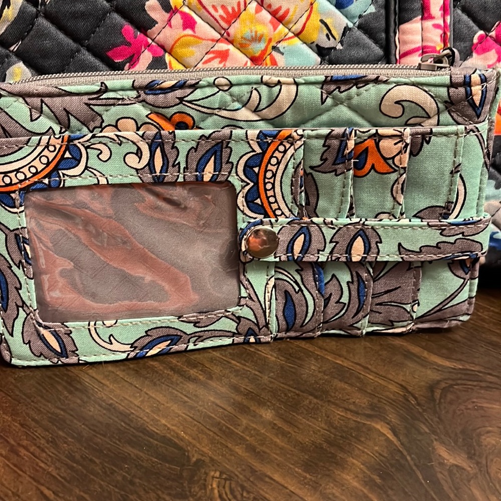 NWT Vera Bradley Ultimate Card Case Fan Flowers